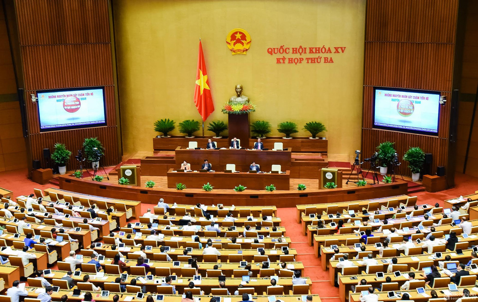 bna-oan-canh-phien-hop-tai-hoi-truong-dien-hong-nha-quoc-hoi-ngay-30-5-anh-quang-khanh-1674.jpg