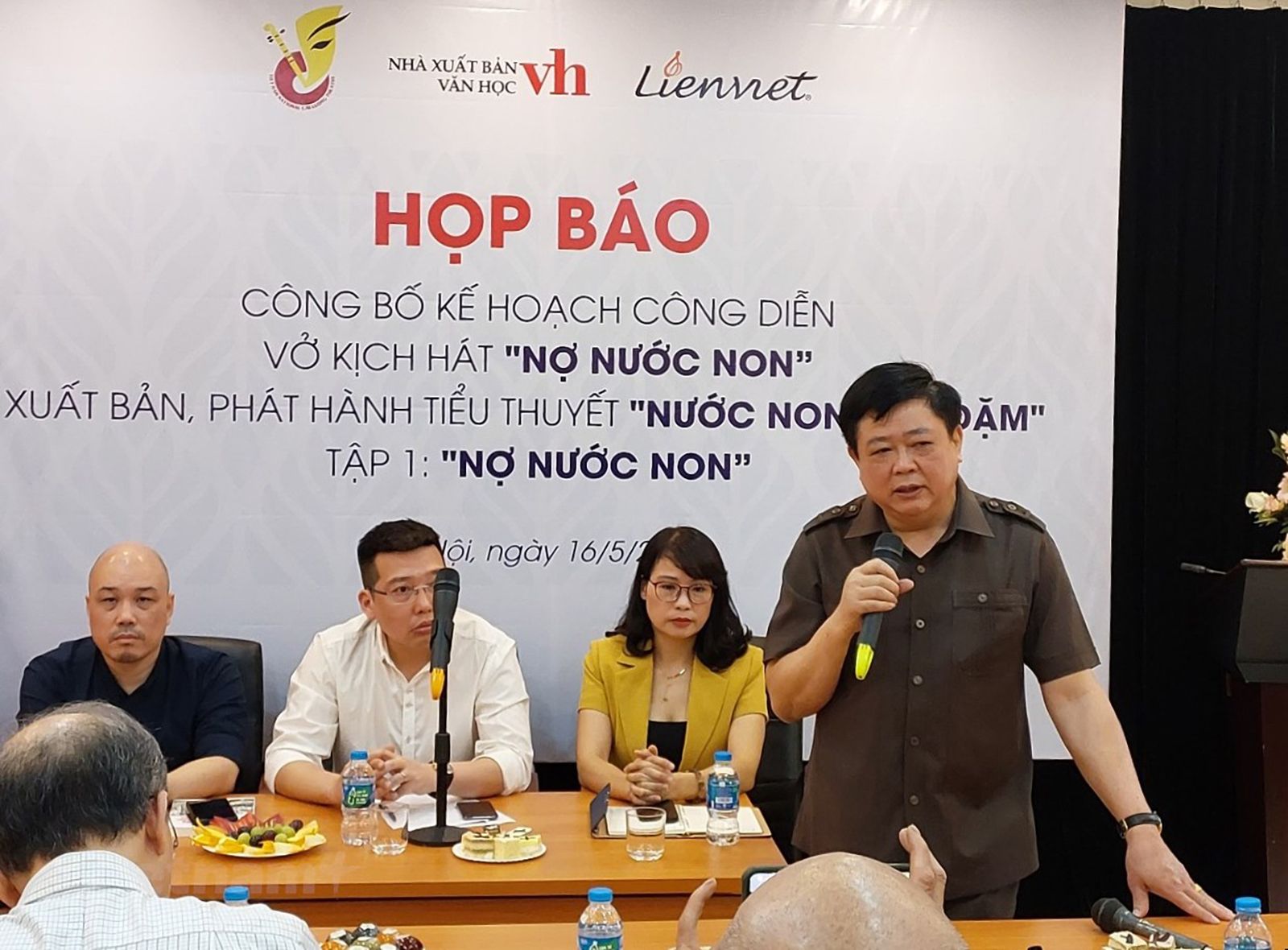 tac-gia-nguyen-the-ky-chia-se-ve-tac-pham.jpg