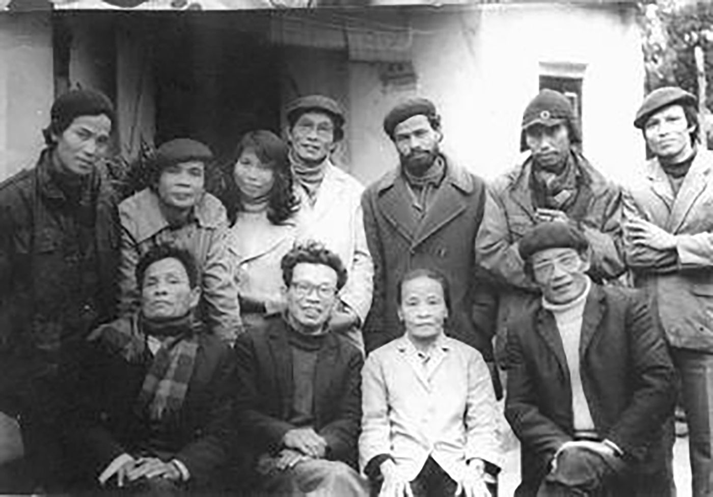 nha-tho-tran-huu-thung-ngoi-ngoai-cung-ben-trai-cung-van-nghe-sy-nghe-an-nam-1984.jpg
