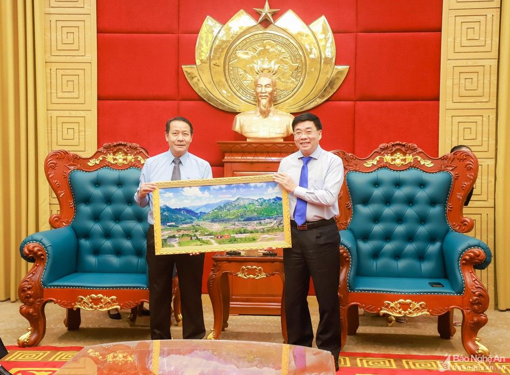 bna-dong-chi-phoi-kham-hung-bun-nhuong-bi-thu-tinh-truong-tinh-xay-som-bun-tang-qua-luu-niem-tinh-nghe-an-8690.jpg