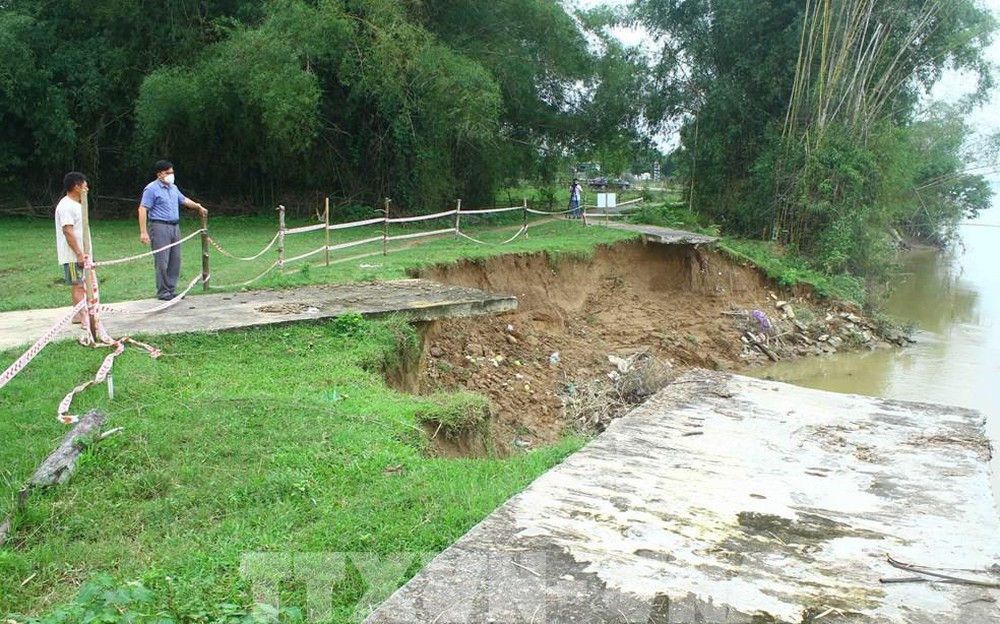 123429-nghe-an-de-nghi-trung-uong-ho-tro-von-sua-chua-nang-cap-cac-vi-tri-xung-yeu-tren-tuyen-de-ta-lam-2752.jpg