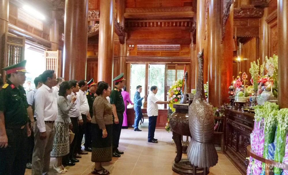 bna-dong-chi-bun-thoong-dang-hoa-tuong-niem-chu-tich-ho-chi-minh-8852--n1.jpg