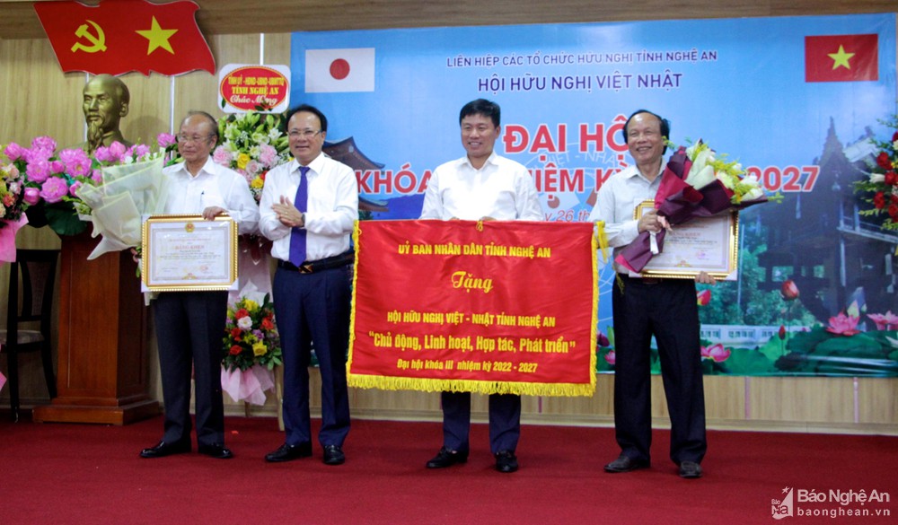 bna-tang-buc-truong-my-nga-3859--n1.jpg