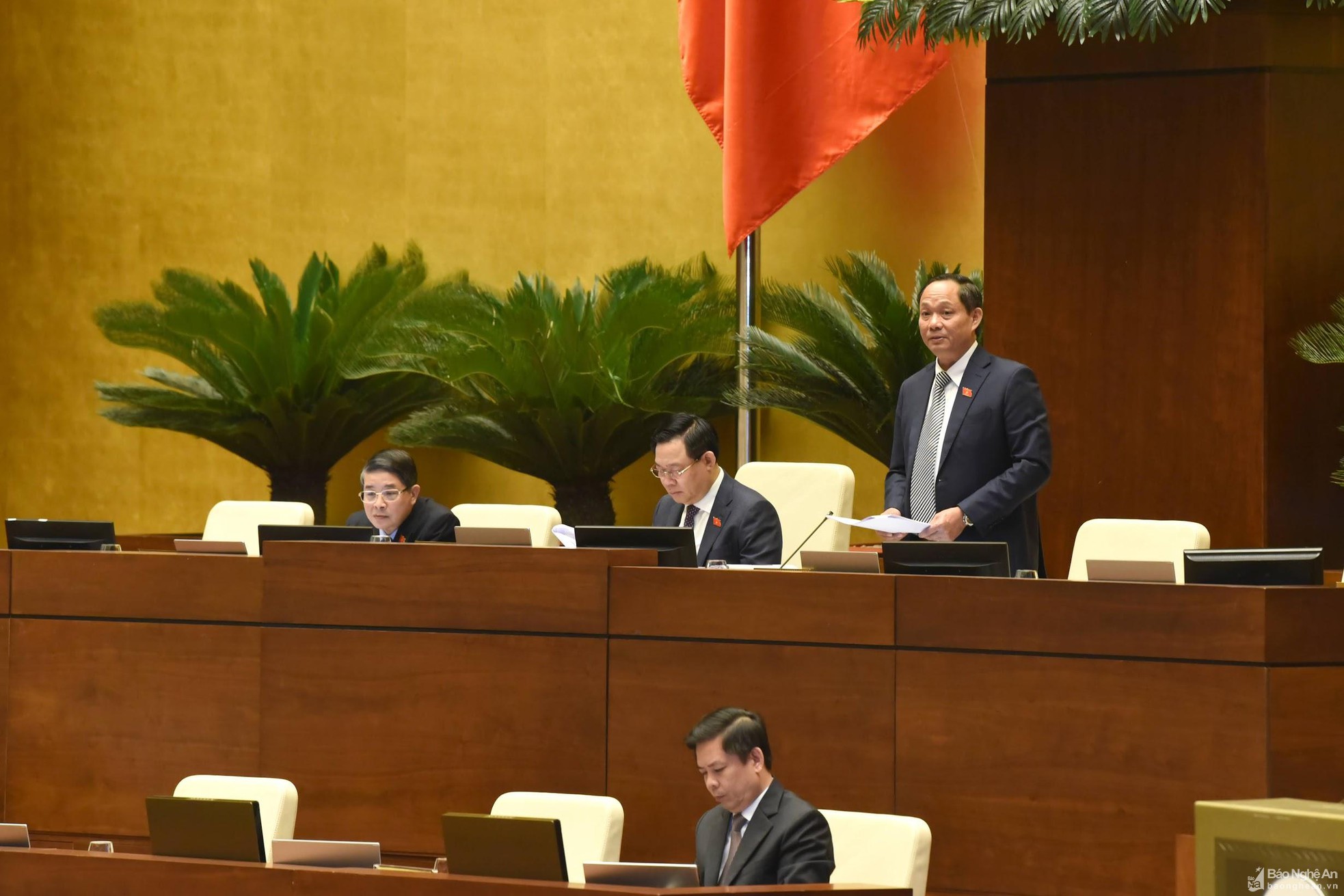 bna-pho-chu-tich-qh-tran-quang-phuong-dieu-hanh-phien-hop3-3563.jpg