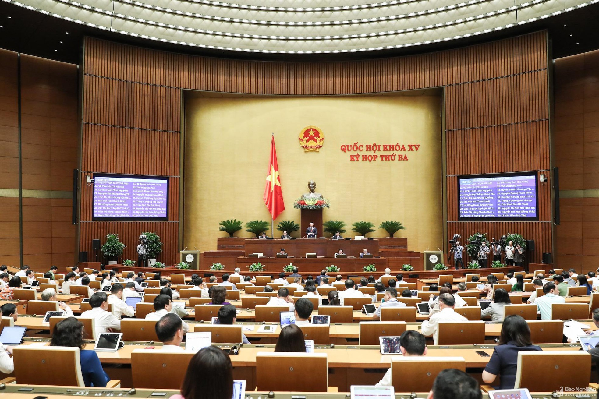 bna-toan-canh-phien-lam-viec-ngay-7-6-tai-hoi-truong-dien-hong-nha-quoc-hoi-anh-quang-khanh-5788--n1.jpg
