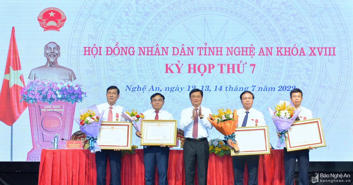 Trao Huân chương Lao động của Chủ tịch nước cho 4 cá nhân ở Nghệ An