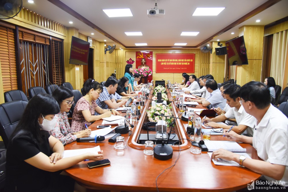 bna-doan-giam-sat-lam-viec-voi-so-giao-duc-va-dao-tao-anh-thanh-le-4795.jpg