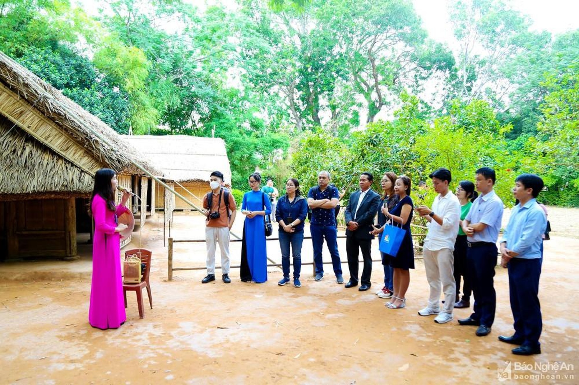 mot-doan-famtrip-ve-tham-va-khao-sat-tai-kim-lien-anh-dinh-tuyen-6526.jpg