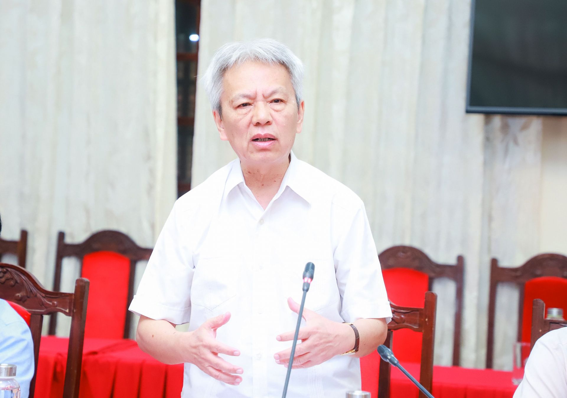 1--tien-si-nguyen-sy-dung---nguyen-pho-chu-nhiem-van-phong-quoc-hoi-thanh-vien-to-tu-van-kinh-te---xa-hoi-cua-tinh.jpg