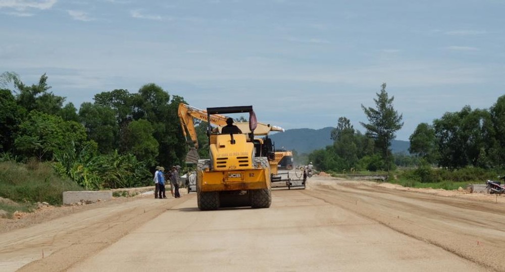 bnathi-cong-duong-ven-bien-nghi-hai-nam-cam-4689--n1.jpg