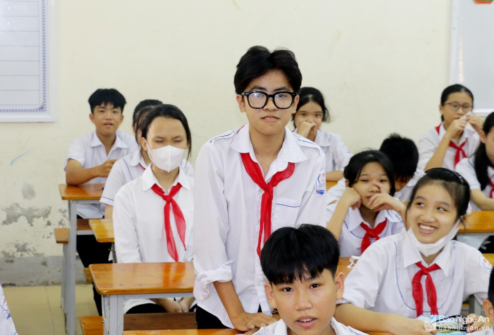 bna-hoc-sinh-truong-thcs-hung-hoa-bao-cao-voi-doan-cong-tac-cua-so-ve-viec-chuan-bi-cho-nam-hoc-moi-anh-my-ha-9956--n1.jpg