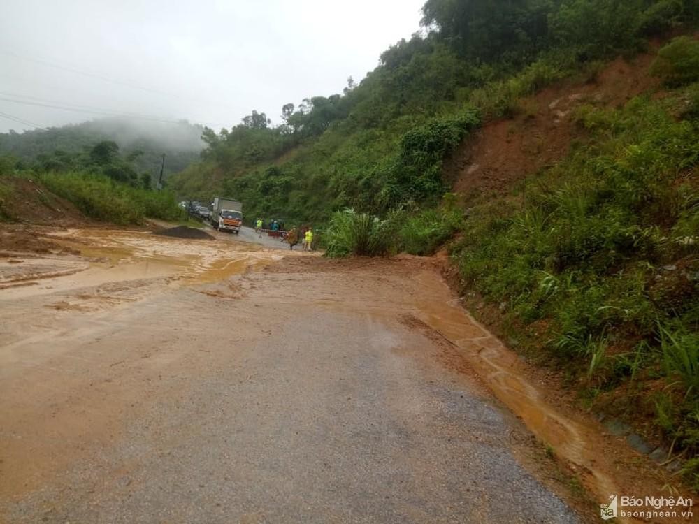 diem-sat-lo-tai-doc-cho-tren-quoc-lo-7huoc-dia-phan-xa-lang-khe-huyen-con-cuong-anh-tu-lieu-bao-han-3059.jpg