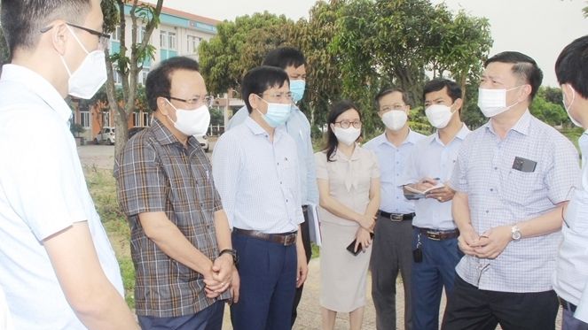 doan-giam-sat-chuyen-de-hdnd-tinh-nghe-an-khao-sat-truc-tiep-mot-so-du-an-cham-tien-do-tren-dia-ban-thi-xa-cua-lo---anh-mai-hoa.jpg