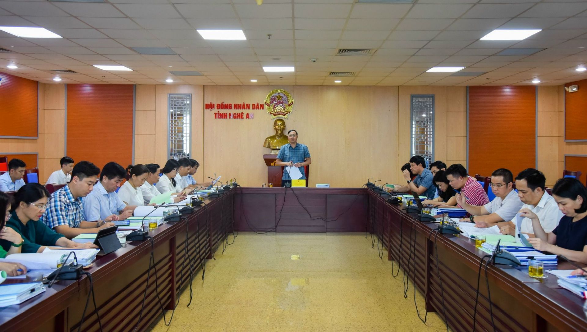 ban-van-hoa---xa-hoi-to-chuc-hop-tham-tra-cac-du-thao-nghi-quyet-trinh-ky-hop-thu-7-hdnd-tinh.jpg