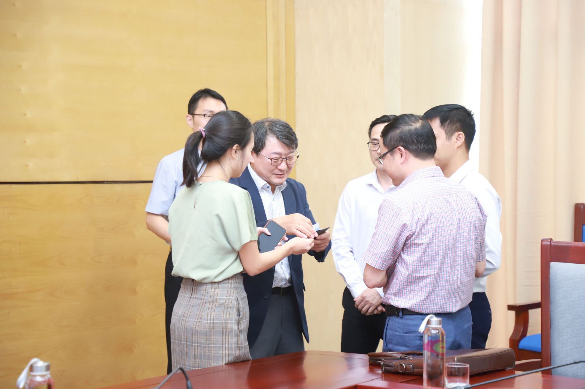 2--cac-doi-tac-han-quoc-trao-doi-voi-cac-doi-tac-tai-nghe-an--anh-thanh-duyjpg.jpg