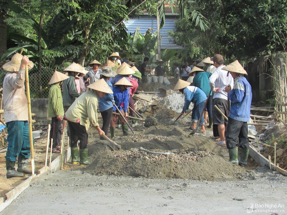bna-nguoi-dan-con-cuong-gop-cong-gop-cua-be-tong-hoa-duong-noi-thon-ban-anh-ba-hau-3727--n1.jpg