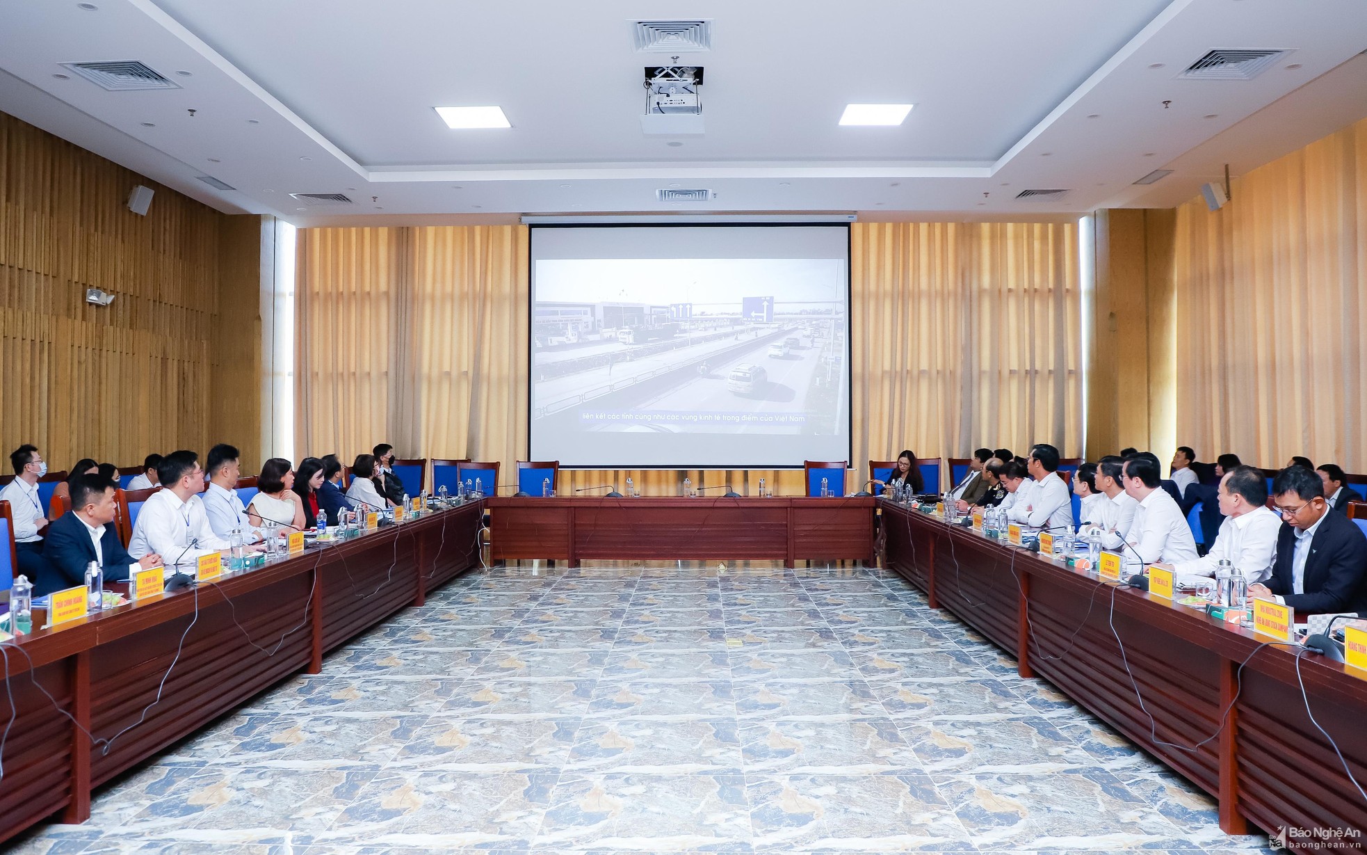 bna-cac-doanh-nghiep-dai-loan-xem-video-gioi-thieu-ve-tiem-nang-loi-the-moi-truong-dau-tu-kinh-doanh-cua-tinh-nghe-an-3766.jpg