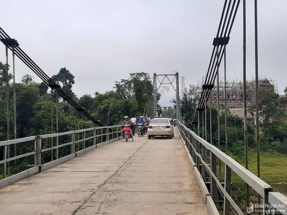 Cử tri huyện Thanh Chương kiến nghị sớm xây dựng cầu cứng bắc qua sông Giăng