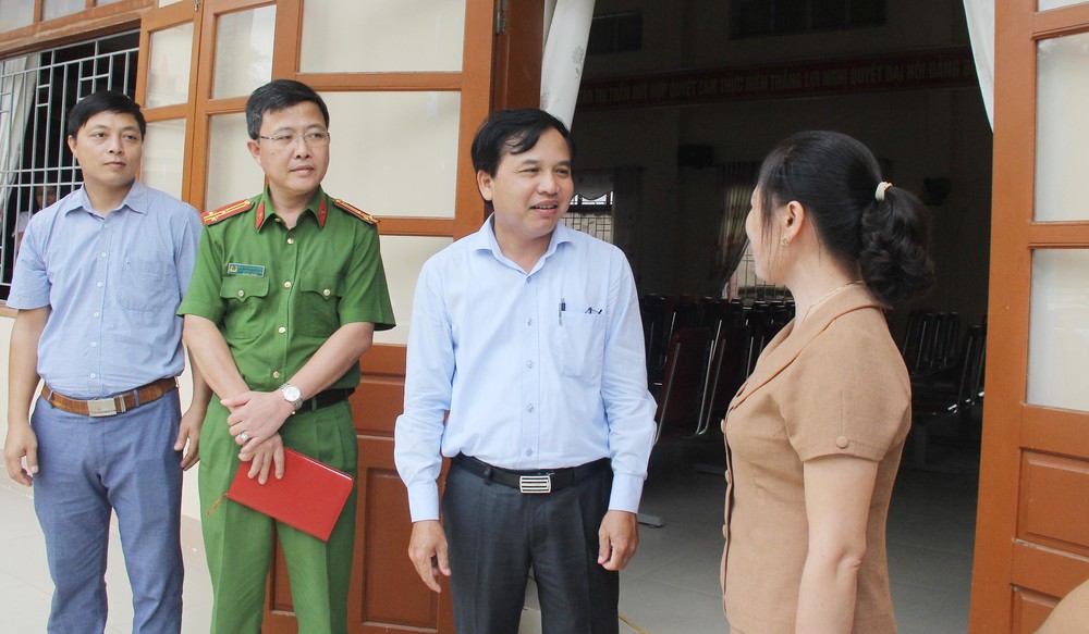 dong-chi-nguyen-nhu-khoi-trao-doi-voi-cu-tri-lien-quan-kien-nghi-phan-anh-de-xuat-cua-ho-anh-mai-hoa-1743.jpg
