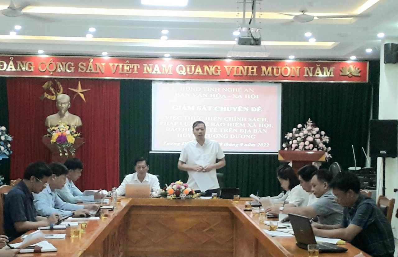 doan-giam-sat-ban-van-hoa---xa-hoi-lam-viec-voi-ubnd-huyen-tuong-duong.jpg