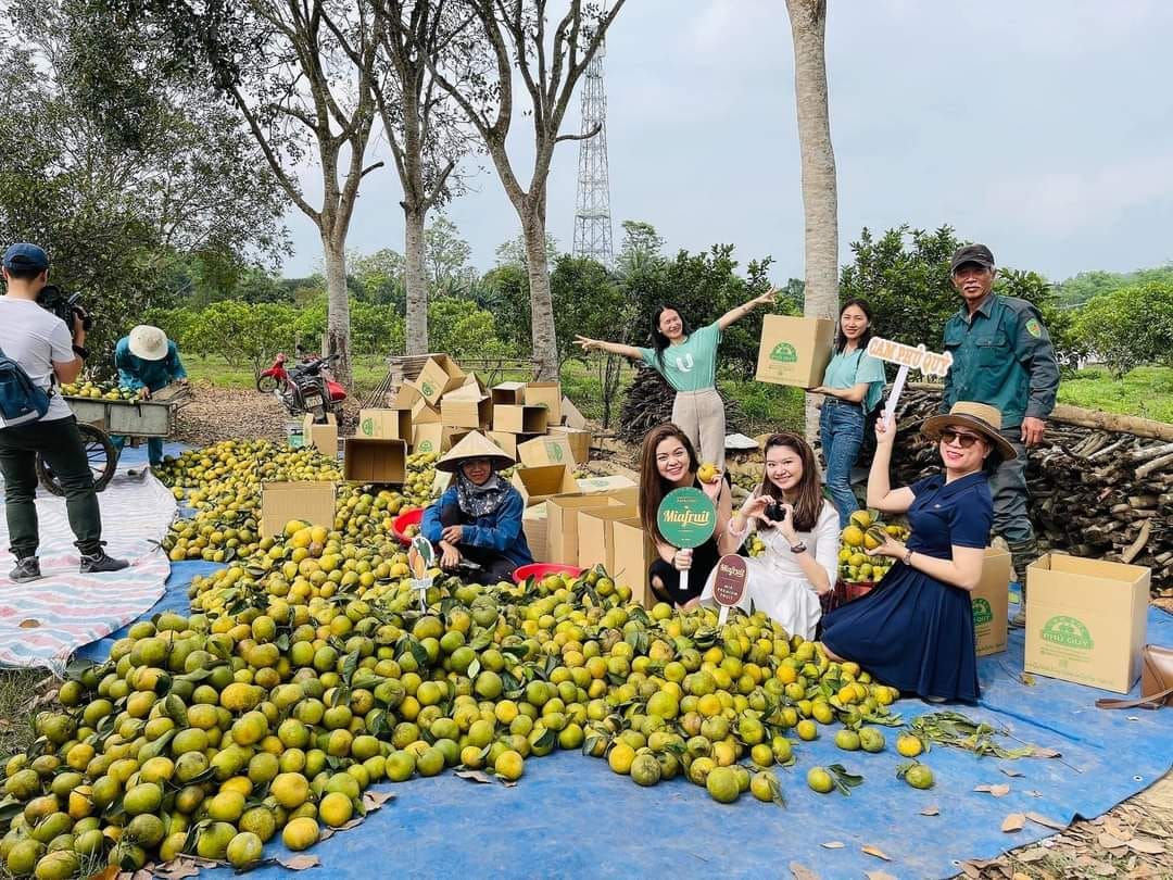 giai-cuu-quyt-pq-bang-mot-cach-rieng-chi-le-na-a-mo-ra-xu-huong-ban-hang-truc-tuyen-cho-nong-dan-phu-quy.jpg