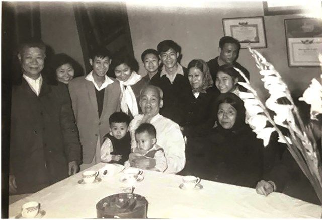 anh-bai-bac-ho.jpg
