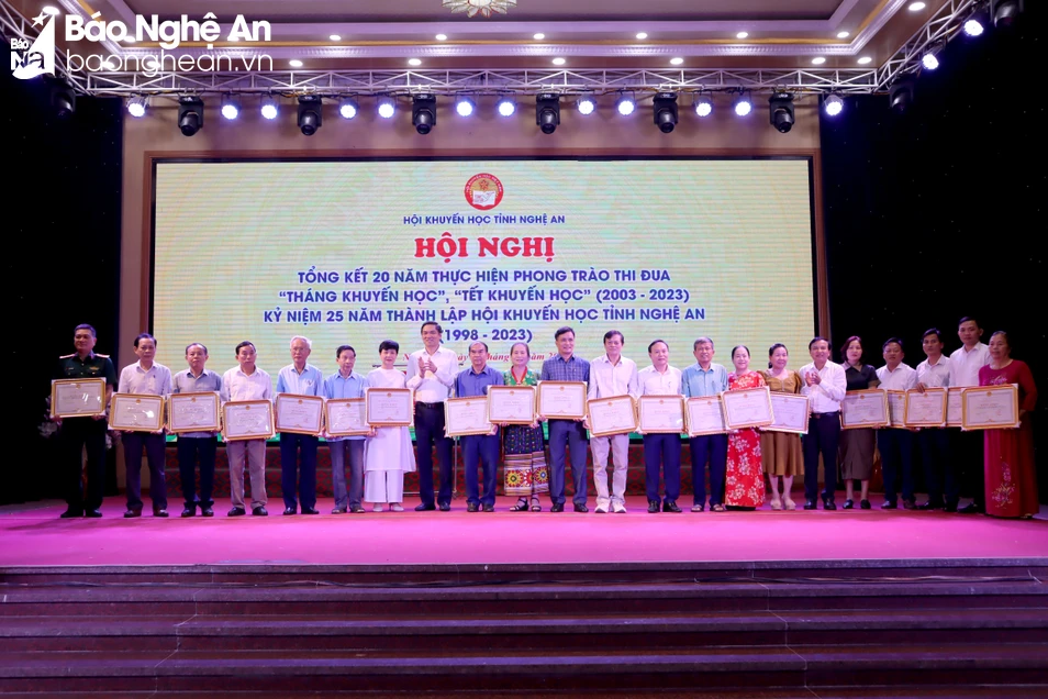 bna-tong-ket-25-nam-thanh-lap-hoi-khuyen-hoc-anh-diep-thanh12-4143.jpg.webp