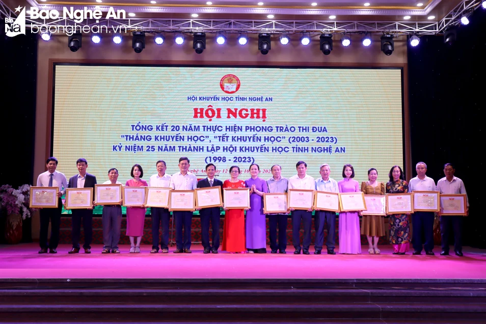 bna-tong-ket-25-nam-thanh-lap-hoi-khuyen-hoc-anh-diep-thanh15-4766.jpg.webp