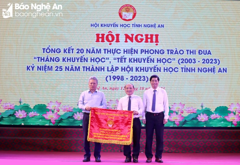 bna-tong-ket-25-nam-thanh-lap-hoi-khuyen-hoc-anh-diep-thanh7-7771.jpg.webp