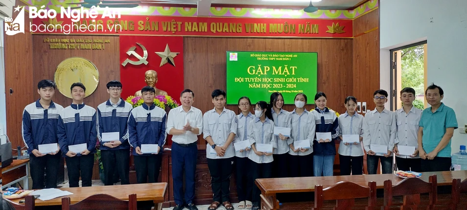 bna-truong-thpt-nam-dan-1-gap-mat-doi-tuyen-truoc-khi-tham-du-ky-thi-hoc-sinh-gioi-tinh-lop-12-anh-nt-6290.jpg.webp