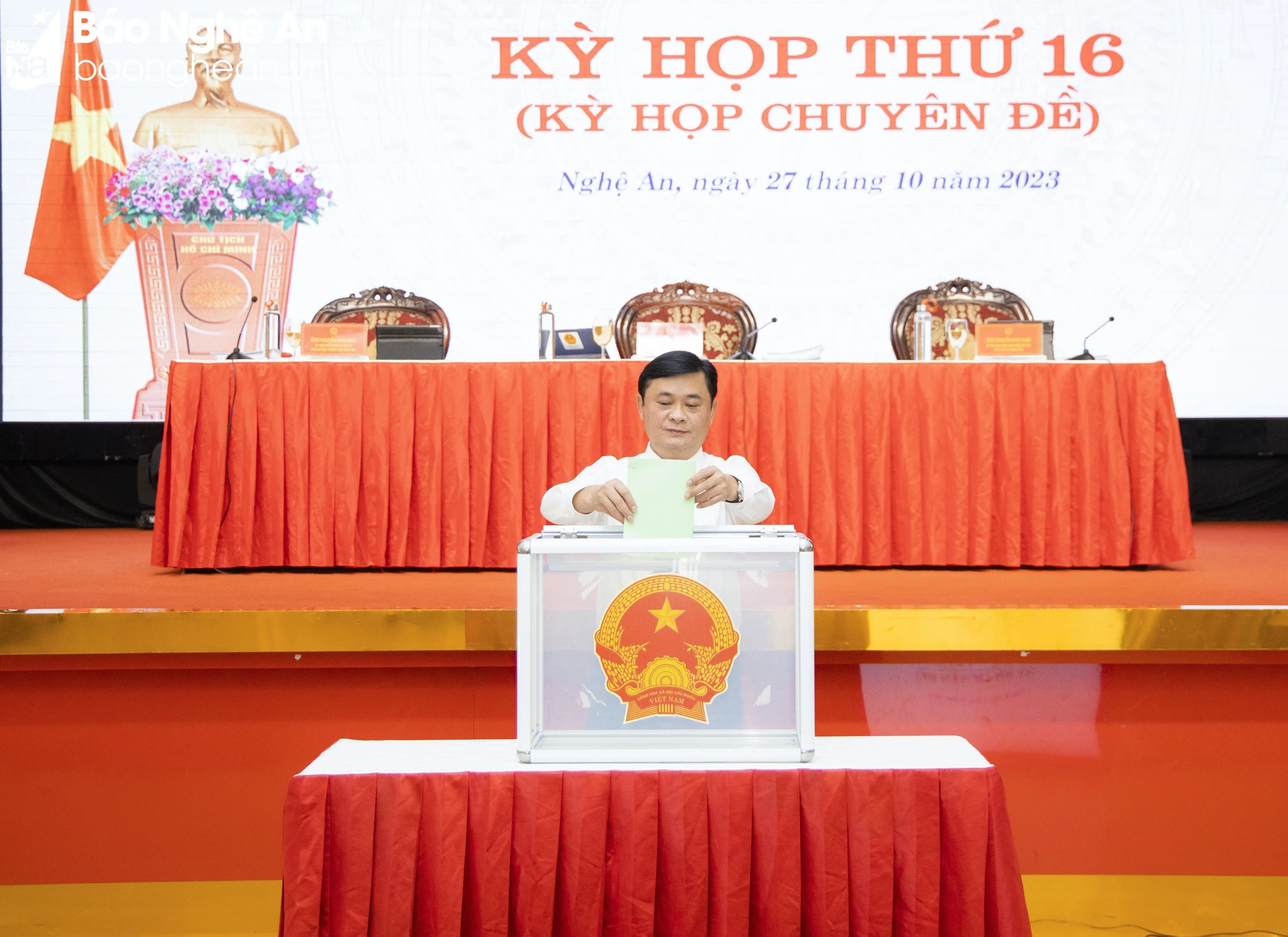 bna-ket-qua-lay-phieu-tin-nhiem-33-ca-nhan-do-hdnd-tinh-nghe-an-bau-1335.jpg.webp