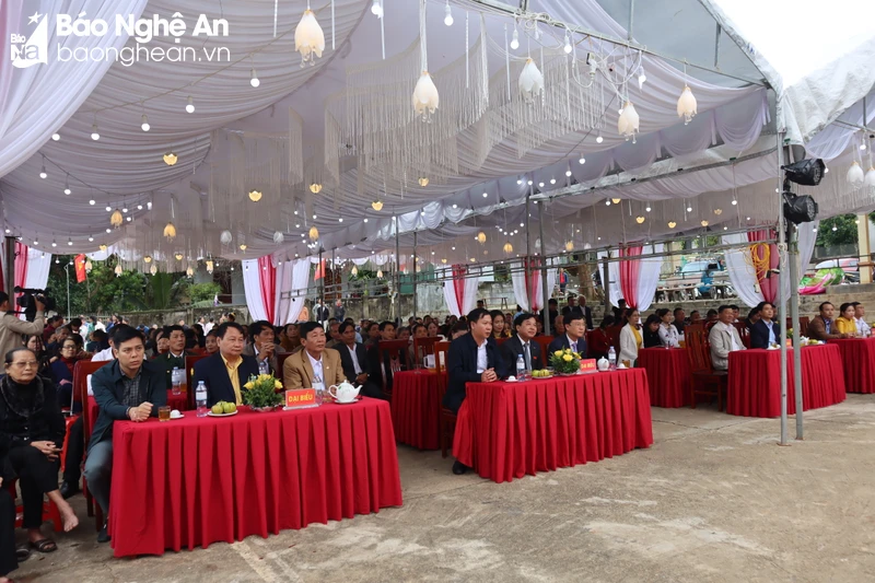 bna-dc-nguyen-nhu-khoi-du-ngay-dai-doan-ket-thai-hoa-anh-diep-thanh1-642.jpg.webp