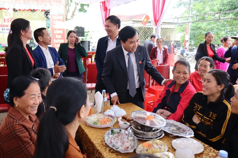 bna-dc-nguyen-nhu-khoi-du-ngay-dai-doan-ket-thai-hoa-anh-diep-thanh13-7808.jpg.webp