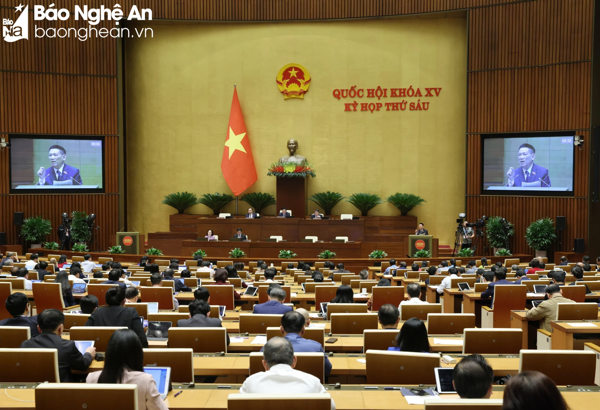 bna-toan-canh-phien-lam-viec-ngay-20-11-tai-hoi-truong-dien-hong-nha-quoc-hoi-5836.jpg.webp