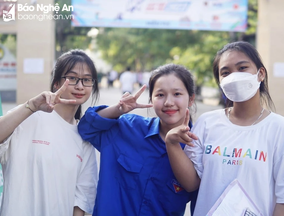 bna-niem-vui-cua-cac-thi-sinh-thai-hoa-sau-khi-da-ket-thuc-ky-thi-tot-nghiep-thpt-anh-minh-thai-2146.jpg.webp