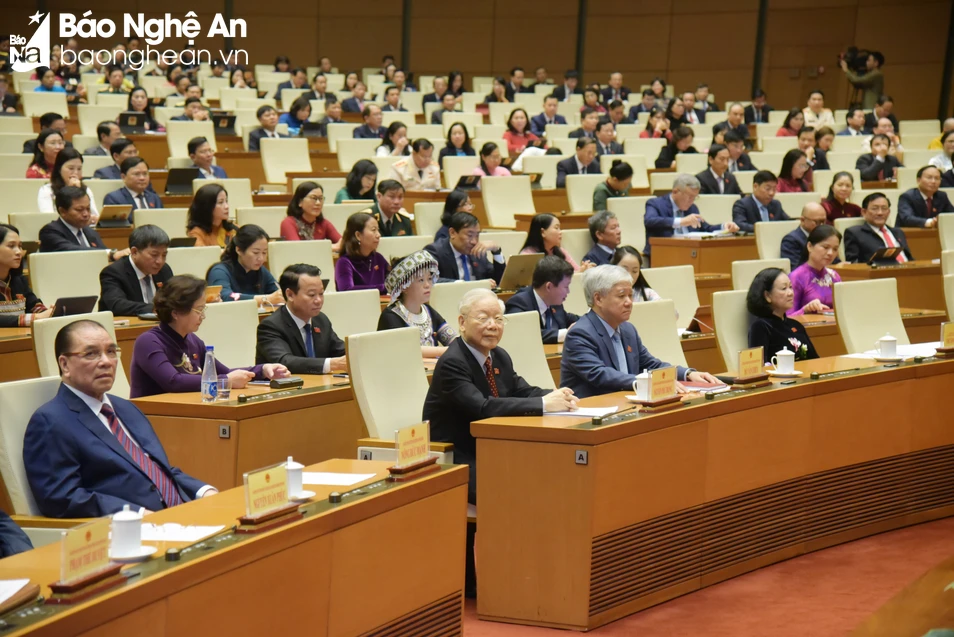 bna-tong-bi-thu-nguyen-phu-trong-va-cac-dai-bieu-du-phien-be-mac-ky-hop-quoc-hoidsc-3447-4023.jpg.webp