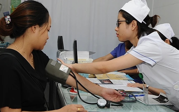 Sắp có quy định gỡ khó cho người bệnh bảo hiểm y tế phải mua thuốc ngoài