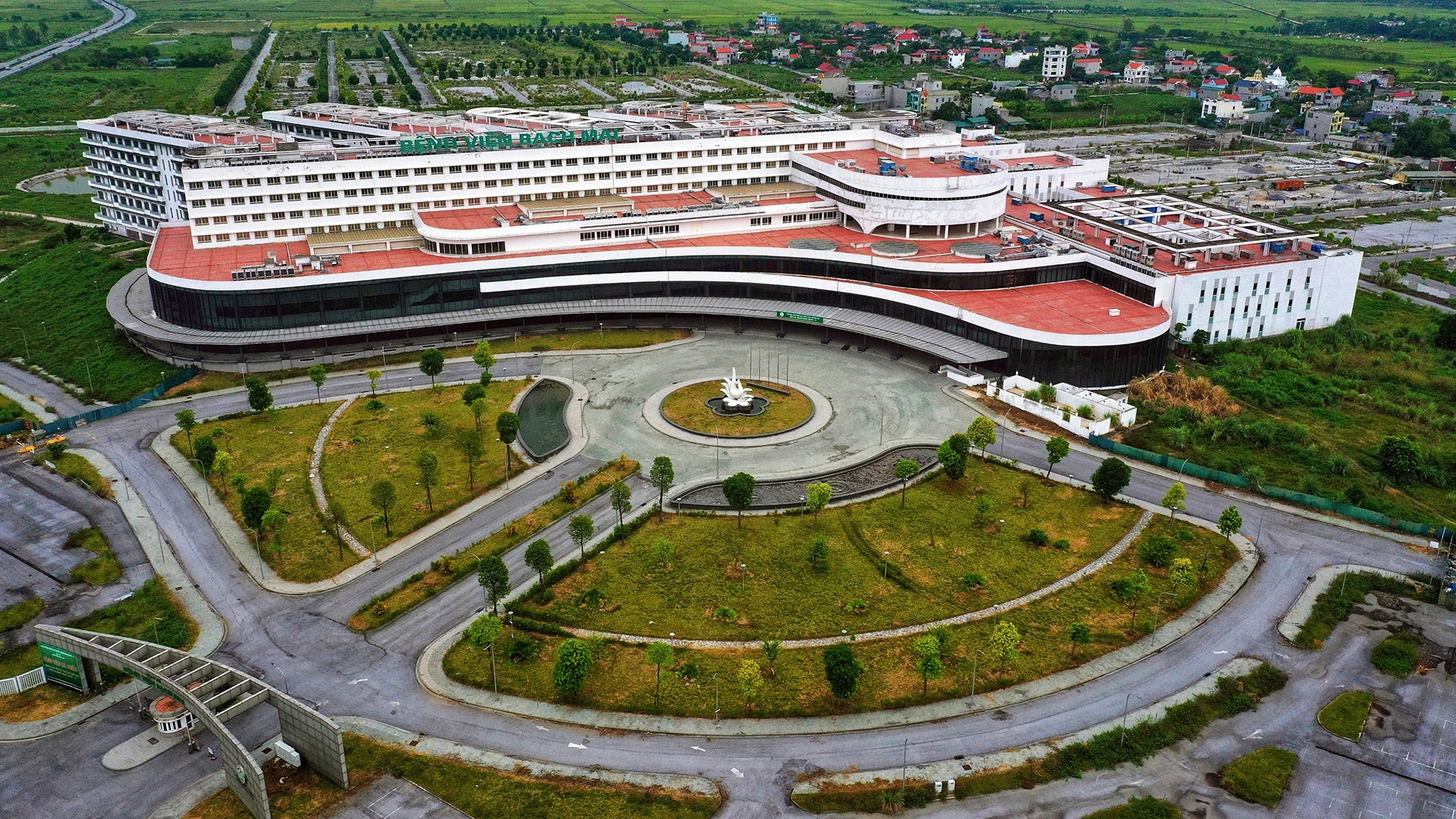 benh-vien-bach-mai-955.jpg?width=0&s=RYsEl3BA2o7P54iHWMwBBw