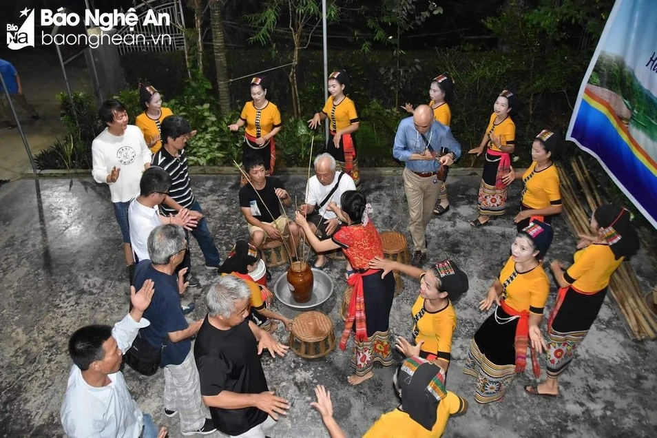 bna_tl_ban-sao-bna-du-lich-cong-dong-o-ban-nua-anh-ba-hau-4846.jpg.webp