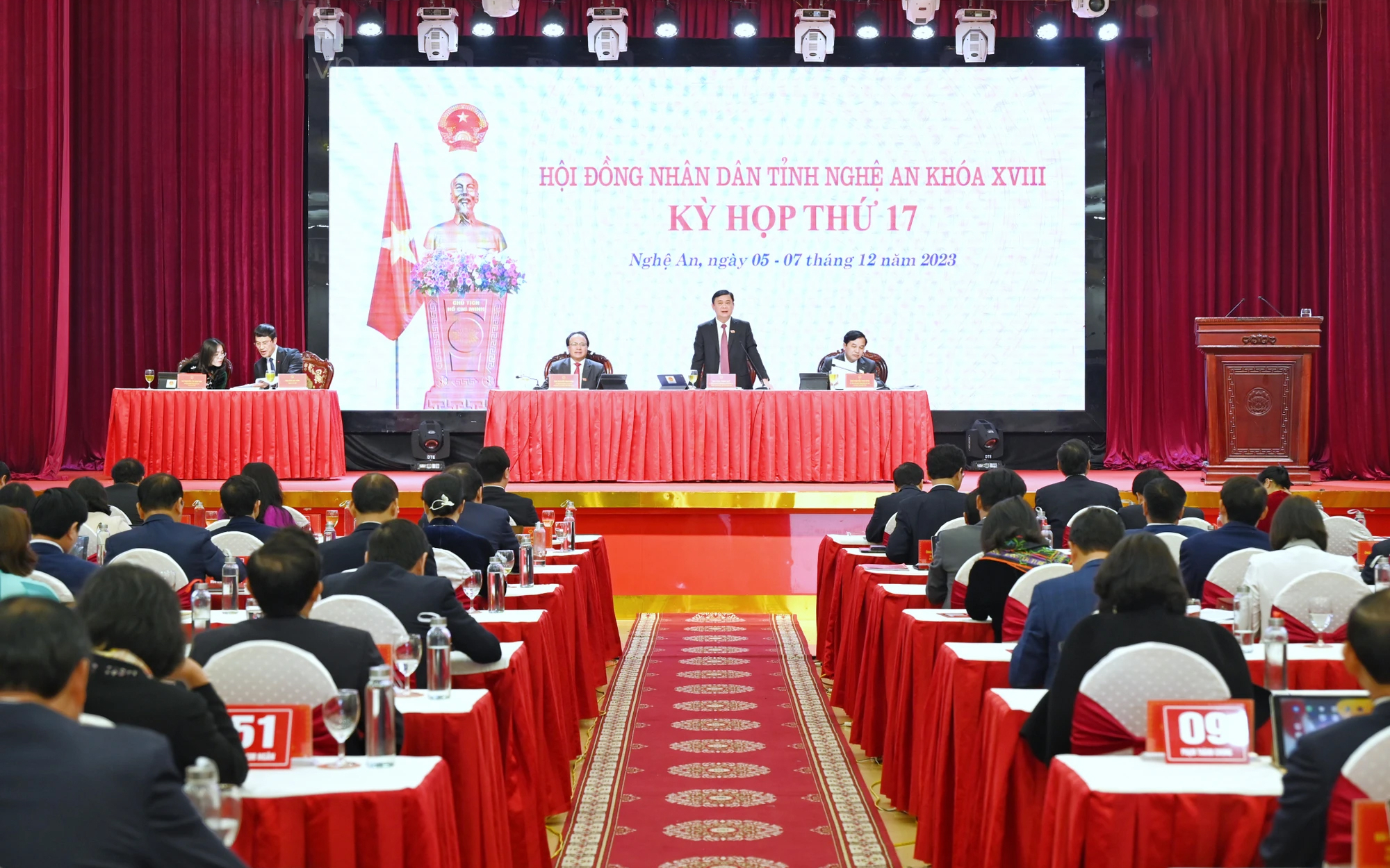 Hôm nay (6/12), HĐND tỉnh Nghệ An tiến hành thảo luận Tổ và thảo luận tại hội trường