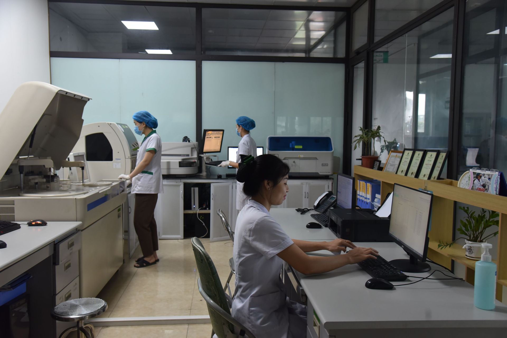 Co-so-vat-chat-trang-thiet-bi-phuc-vu-cong-tac-kham-chua-benh-uoc-nhieu-benh-vien-quan-tam-au-tu1.JPG