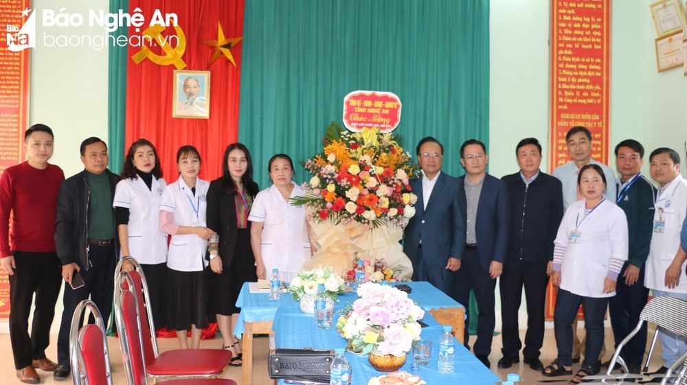 bna-doan-cong-tac-chuc-mung-tram-y-te-xa-huu-kiem-ky-son-anh-my-ha-8009.jpg