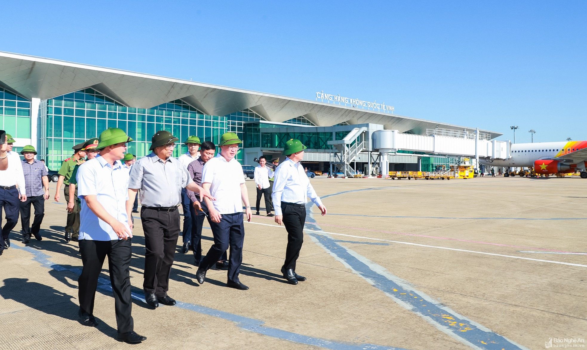 bna-thu-tuong-chinh-phu-pham-minh-chinh-khao-sat-cang-hang-khong-quoc-te-vinh-7454.jpg