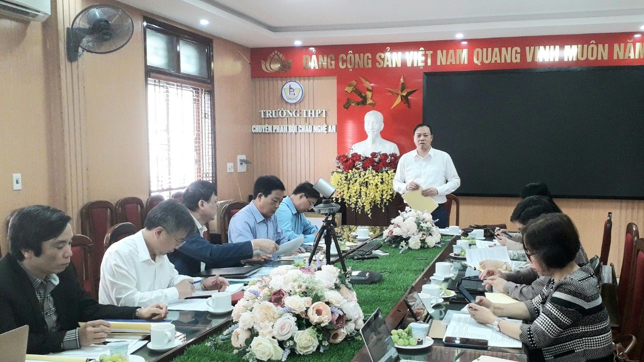 chieu-ngay-14-3-2023-oan-khao-sat-cua-ban-van-hoa---xa-hoi-hnd-tinh-lam-viec-voi-truong-thpt-chuyen-phan-boi-chau.jpg