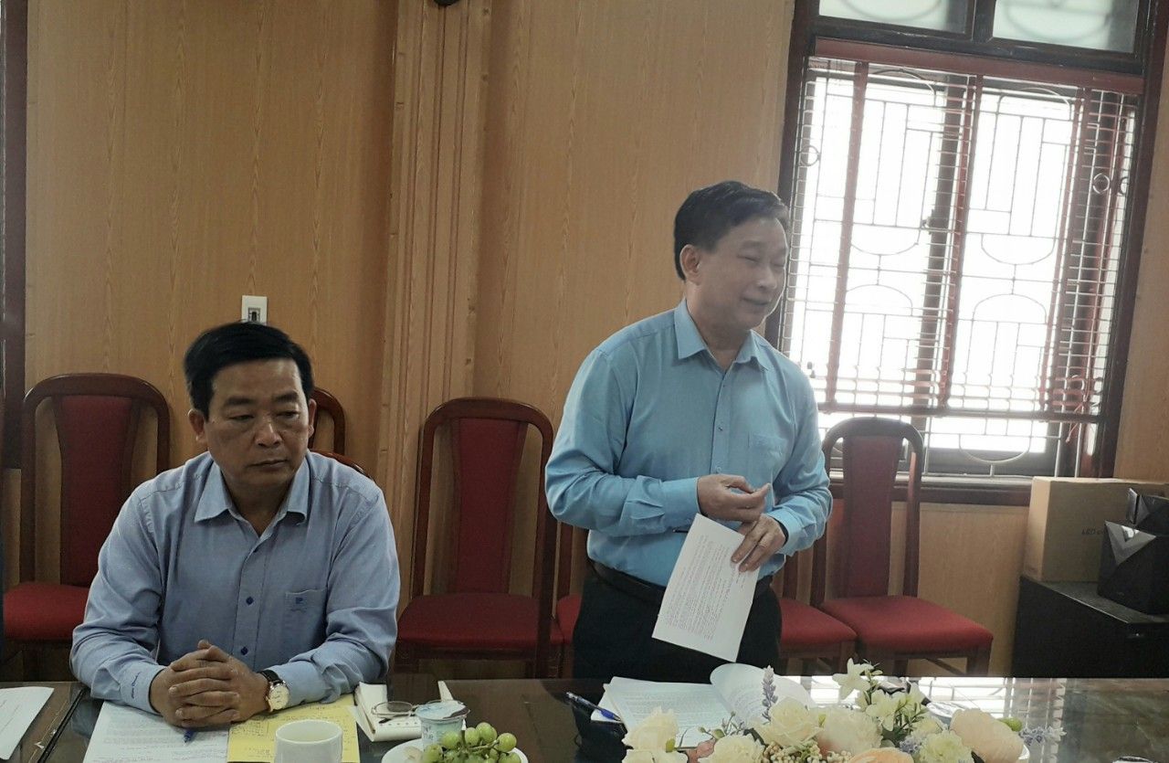 ong-chi-ngo-sy-thuy-hieu-truong-truong-thpt-chuyen-phan-boi-chau-phat-bieu-tai-buoi-lam-viec.jpg