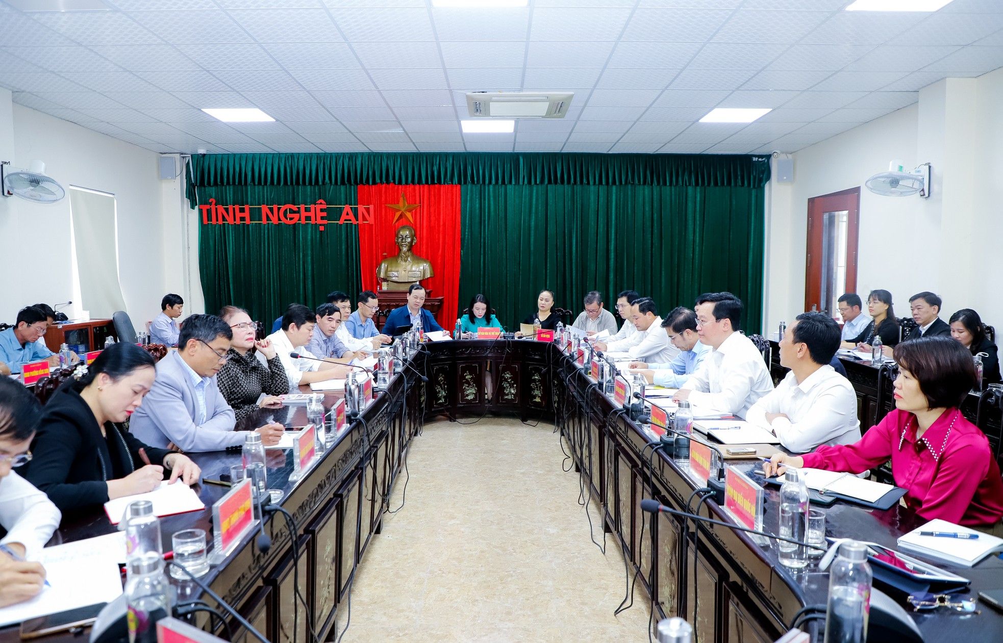 toan-canh-phien-tiep-cong-dan-dinh-ky-thang-3-cua-chu-tich-ubnd-tinh-nghe-an-nguyen-duc-trung-255--n1.jpg
