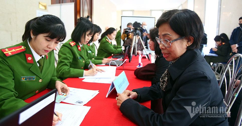 Sẽ chuyển giấy chứng minh nhân dân sang sử dụng hoàn toàn CCCD