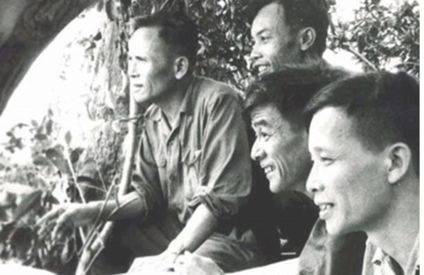 ong-chi-chu-huy-man-ben-trai-tai-ai-quan-sat-chien-dich-f2-thang-6-1972.jpg