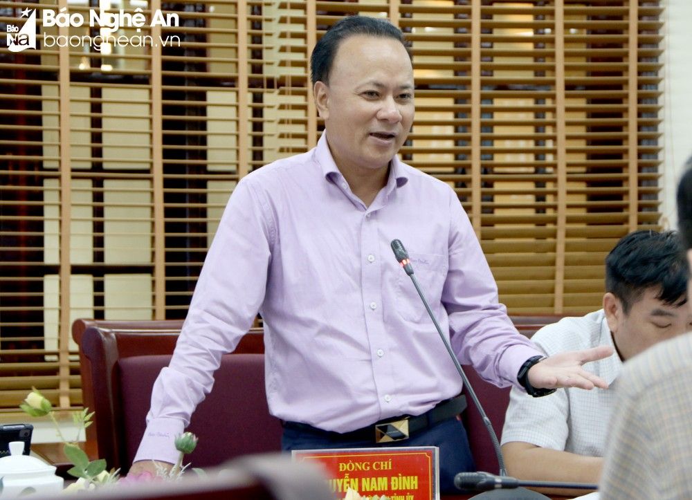 bna-bna-dong-chi-nguyen-nam-dinh-pho-chu-tich-thuong-truc-hdnd-tinh-truong-doan-giam-sat-lam-viec-voi-ubnd-tpvinh-anh-tien-dong-4959.jpg