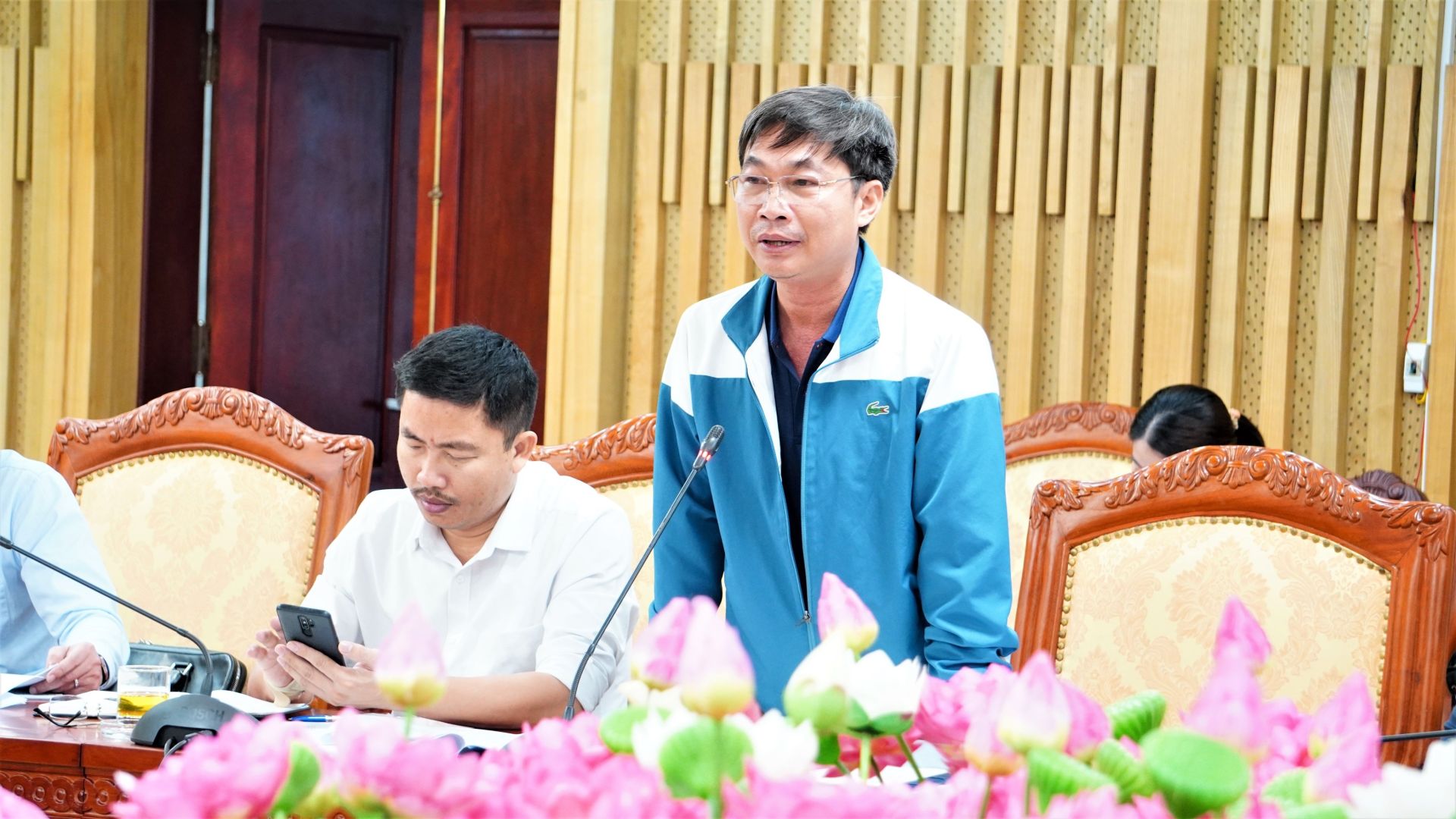 ai-dien-benh-vien-phoi-phat-bieu-tiep-thu-y-kien-cua-cac-ai-bieu-va-lam-ro-mot-so-noi-dung-ma-cac-ai-bieu-quan-tam.jpg